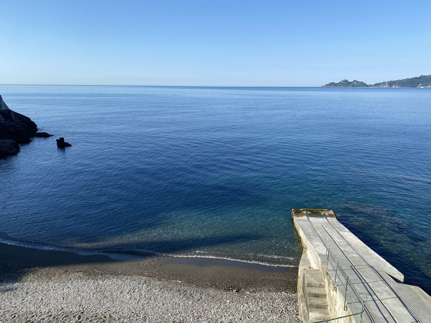 La baia con lo scivolo e il promontorio di Portofino